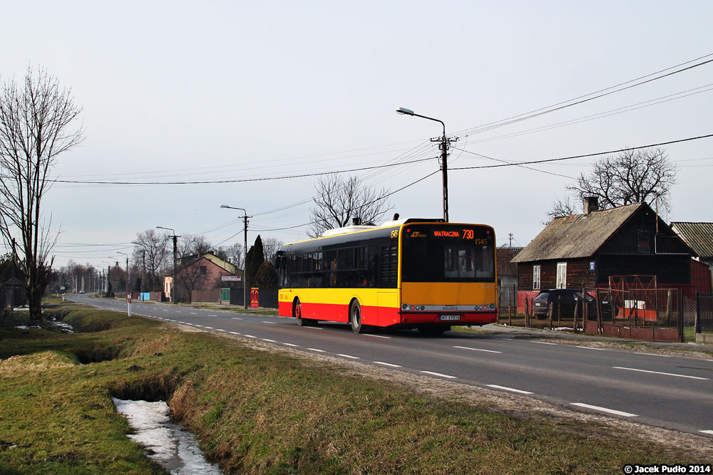 1545
26 kilometrów od centrum Warszawy stoją sobie jeszcze dziarsko stare, drewniane domy. Raczej mało im szkodzi ten Solaris z silnikiem DAF PR228 spełniającym normę czystości spalin bodajże EEV, dzięki wykorzystaniu katalizatora SCR. Mocznik dozowany przez układ Bosch Denoxtronic ulega przemianie w układzie wydechowym w amoniak, który reagując w obecności katalizatora z tlenkami azotu przekształca je na nieszkodliwy azot i tlen. Jakie to proste, czyż nie?
Słowa kluczowe: SU12 1545 730 Duchnów