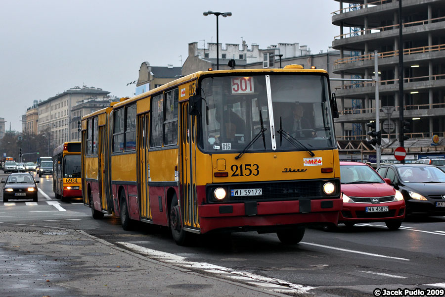 2153
Ikarus z 1991 r. na 501 skasowany rok później. Pomyśleć że to już minęło 11 lat. Zebra Tower dopiero w budowie. Sporo się od tego czasu zmieniło.
Słowa kluczowe: IK280 2153 501 Waryńskiego