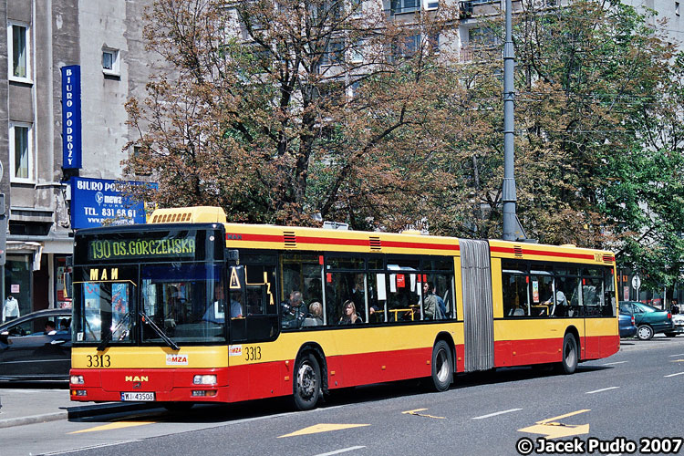 3313
Paroletnie MANy to była wtedy nadal chluba, klimatyzacja wciąż była nowinką w autobusach.
Słowa kluczowe: NG313 3313 190 AlejaSolidarności