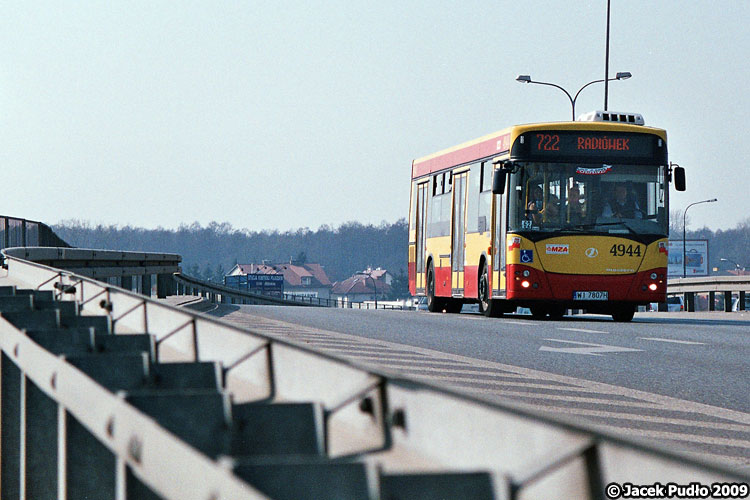 4944
Jelcz na długiej linii podmiejskiej. Przed nim jeszcze 17 kilometrów.
Słowa kluczowe: M121I4 4944 722 Płowiecka