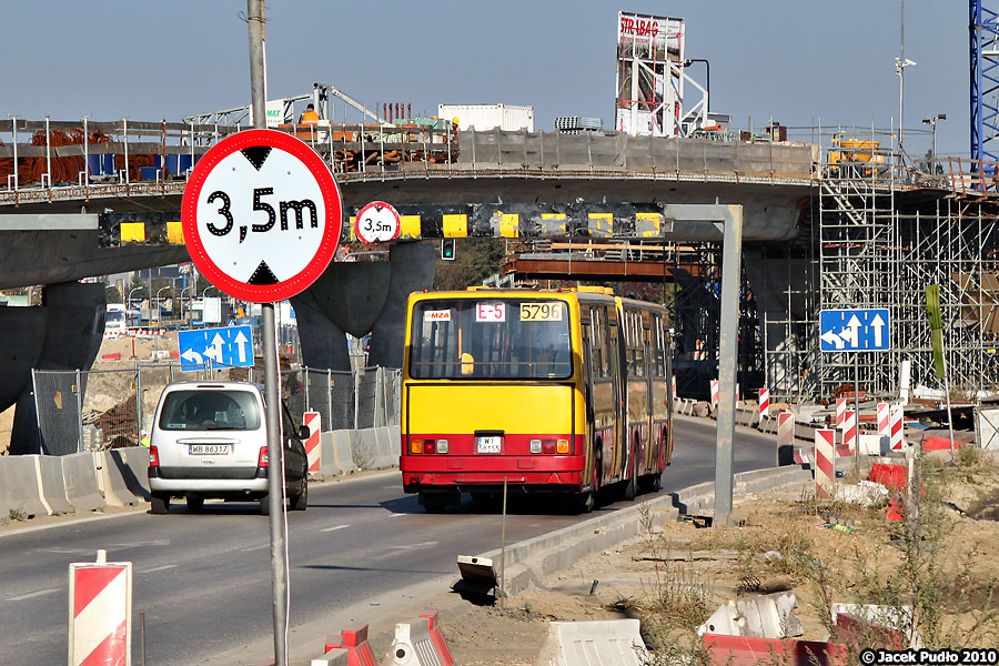 5796
Naprawdę trudno było wtedy o bardziej rozkopane miejsce.
Słowa kluczowe: IK280 5796 E-5 AlejeJerozolimskie