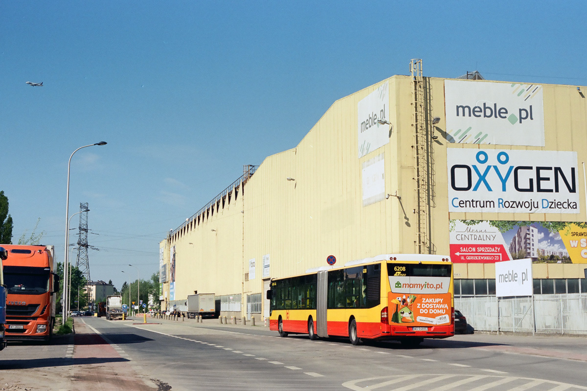 6208
Mercedes o wiosennym poranku na tle jednej z ostatnich istniejących hal Ursusa. Foto analogowe.
Słowa kluczowe: ConectoG 6208 177 Posag7Panien