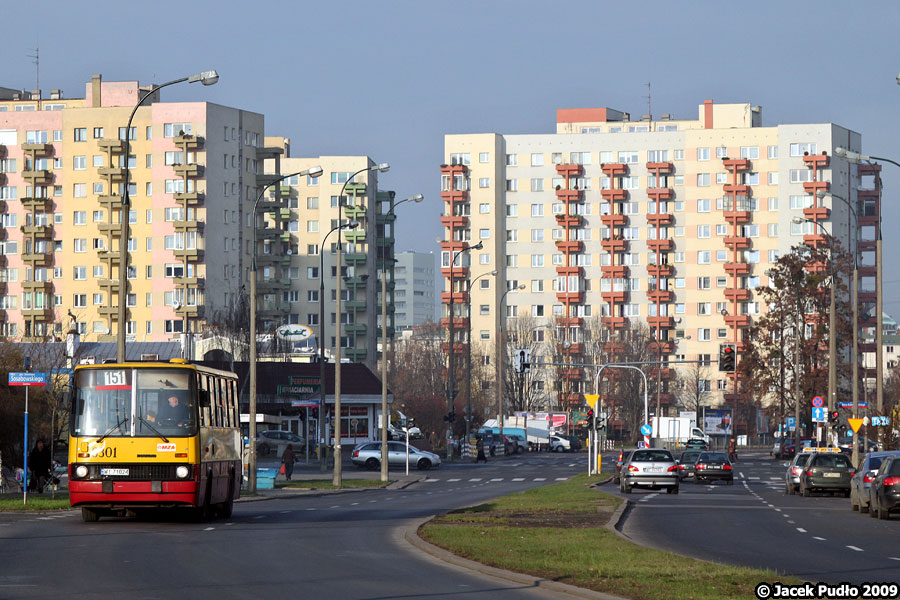 6301
Ikarus krążył na 151 po Gocławiu.
Słowa kluczowe: IK260 6301 151 Meissnera