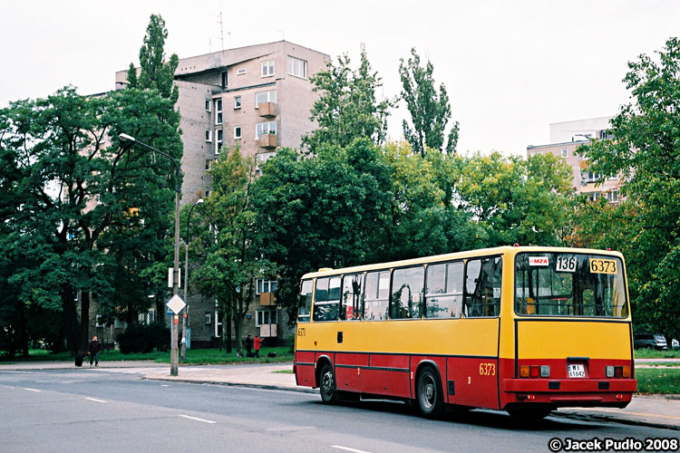 6373
Solówka na 136. W kolejnych latach w tym rejonie wyrosło sporo bloków.
Słowa kluczowe: IK260 6373 136 Młynów