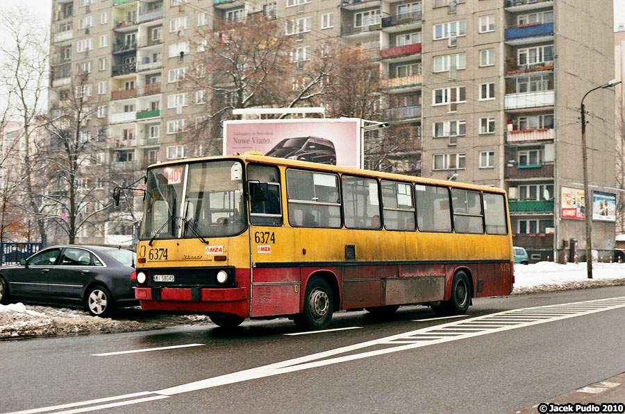 6374
Ikarus mija blok z wielkiej płyty. Maska przełożona ze starszego egzemplarza. Na zdjęciu wóz jest pusty, ale mi numer 401 kojarzy się z tłokiem.
Słowa kluczowe: IK260 6374 401 Lotników 2010