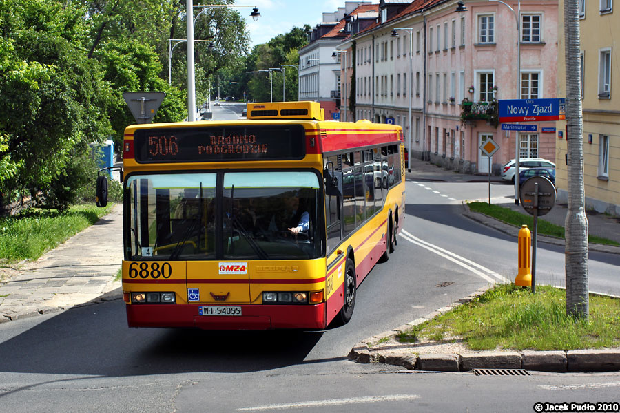 6880
Nieistniejąca linia 506. Po przebiciu się przez Powiśle Neoplan zaraz wyjedzie na Wisłostradę.
Słowa kluczowe: N4020td 6880 506 Dobra