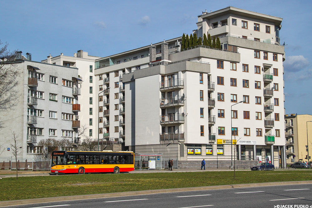 744
Solaris w stołecznych barwach mija architekturę współczesną. Mieszkanie przy metrze - wymarzone dla przyjezdnego do Warszawy.
Słowa kluczowe: SU12 744 701 Kasprowicza