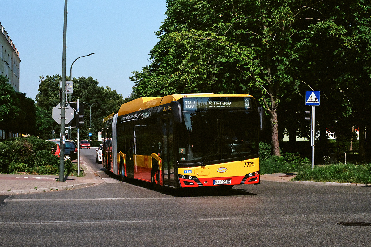 7725
Nowoczesny Solaris w Ursusie na 187, zdjęcie wykonane klasycznym aparatem analogowym Praktika na filmie Kodak 100.
Słowa kluczowe: SU18CNG 7725