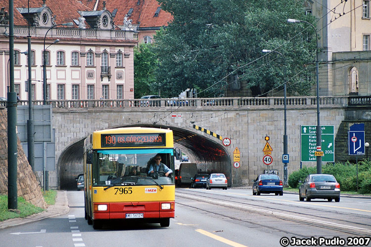 7965
Jelcz gna Trasą W-Z. Głośno wył berlietowski most, tylny człon szalał na wybojach.
Słowa kluczowe: M181M 7965 190 AlejaSolidarności