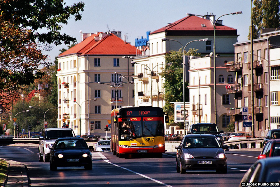 8197
Od lat autobusy muszą przebijać się tutaj przez natłok samochodów.
Słowa kluczowe: SU18 8197 187 ArmiiLudowej