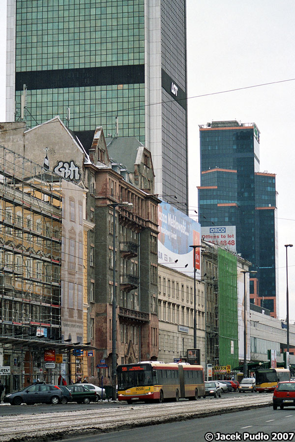 8228
Wiele kamienic w centrum do dziś straszy swoim wyglądem. Decyduje o tym skomplikowana sytuacja własnościowa i procesy reprywatyzacyjne.
Słowa kluczowe: SU18 8228 519 AlJerozolimskie