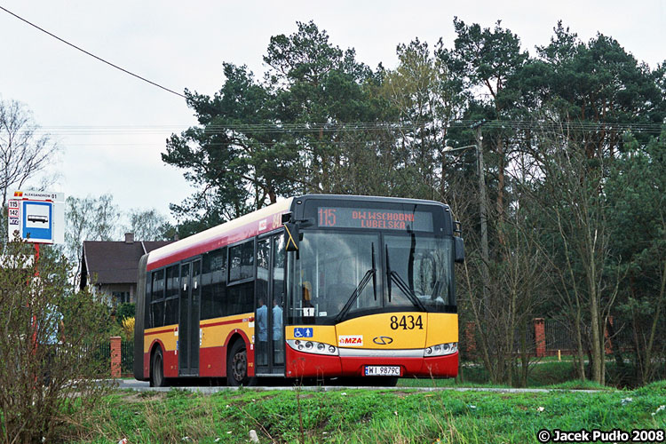 8434
Przegubowiec na obrzeżach Warszawy. Jeden z ciekawych zakątków stołecznej komunikacji. Pod Dworzec Centralny jest stąd 22 kilometry.
Słowa kluczowe: SU18 8434 115 Aleksandrów