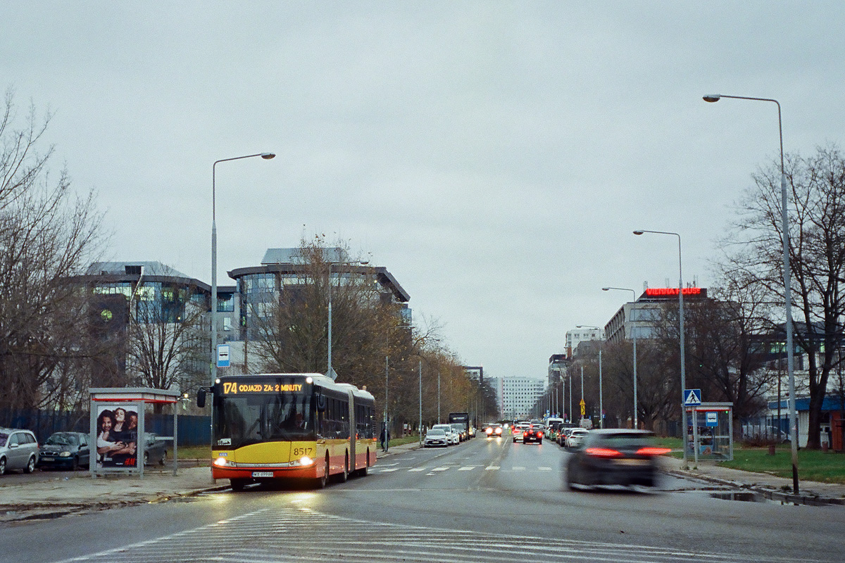 8517
Ponury grudniowy poranek, zdjęcie na długiej, jednosekundowej ekspozycji. W te okolice nie dotarły jeszcze za bardzo duże nowe inwestycje, ale pewnie i to się zmieni. Zdjęcie analogowe.
Słowa kluczowe: SU18 8517 174 Postępu