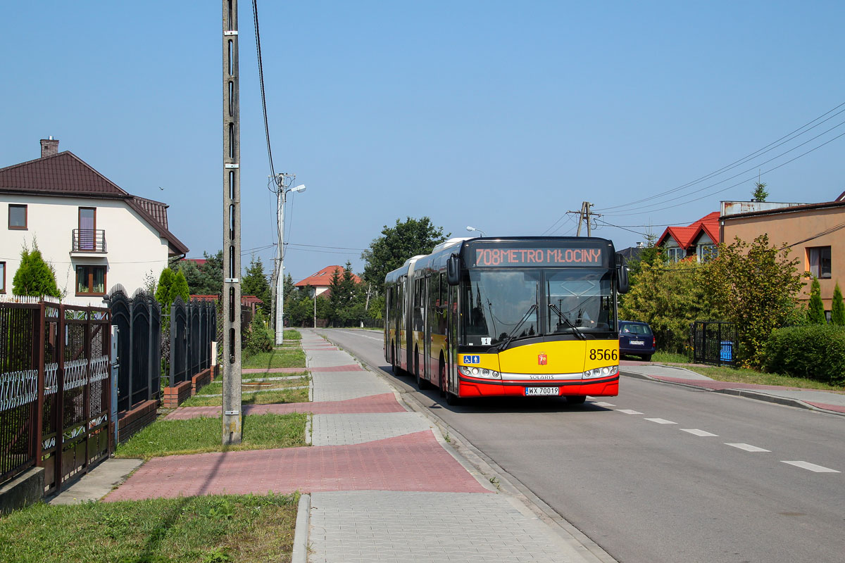 8566
Solaris jeszcze z Redutowej na podmiejskiej linii zmierza w stronę Warszawy. Zabudowa powiedziałbym typowa dla podmiejskiego terenu. Autobus jeszcze z silnikiem DAF PR265. W późniejszych seriach stosowano już nowszy MX-11.
Słowa kluczowe: Su18 8566 708 Truskaw