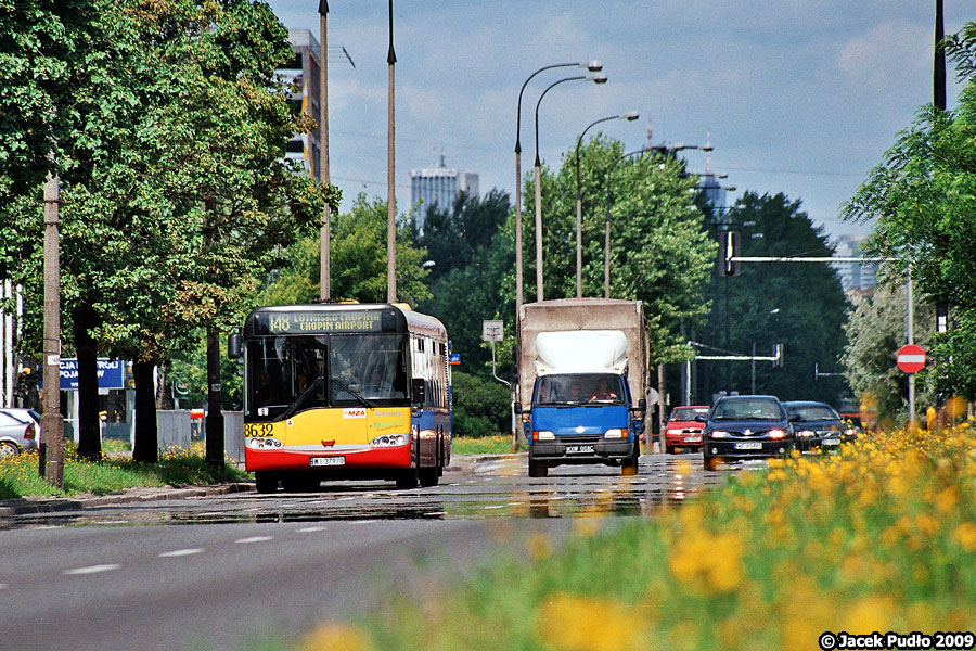 8632
Solarisy wiele lat odsłużyły bez napraw głównych dzięki dobremu zabezpieczeniu antykorozyjnemu. Z prawej stary Fort Transit, dziwi mnie że wciąż widzę te wozy na ulicach w ruchu.
Słowa kluczowe: SU15 8632 148 Sobieskiego 2009