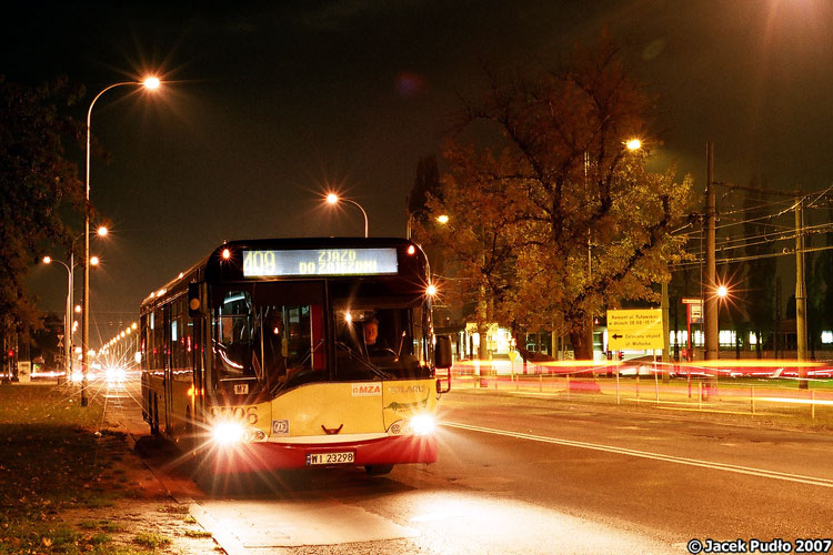 8706
Zjazd do zajezdni i sympatyczny kierowca. Nie wiedzieć czemu mawiał "A gdy skończyła się sesja, i ogłosili wyniki, prosto do wojska czwórkami szli, studenci politechniki".
Słowa kluczowe: SU15 8706 409 Woronicza