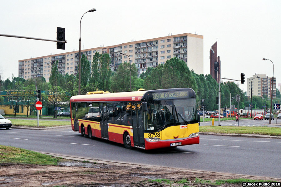 8728
Solaris nurkując w zakręcie zostawia za sobą masywny blok-ścianę i Stegny.
Słowa kluczowe: SU15 8728 189 alejaSikorskiego