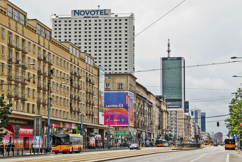 8769
Szczyt NATO i związane z tym ograniczenia ruchu samochodów osobowych umożliwiły swobodne fotografowanie w centrum.
Słowa kluczowe: SU15 8769 127 AlejeJerozolimskie