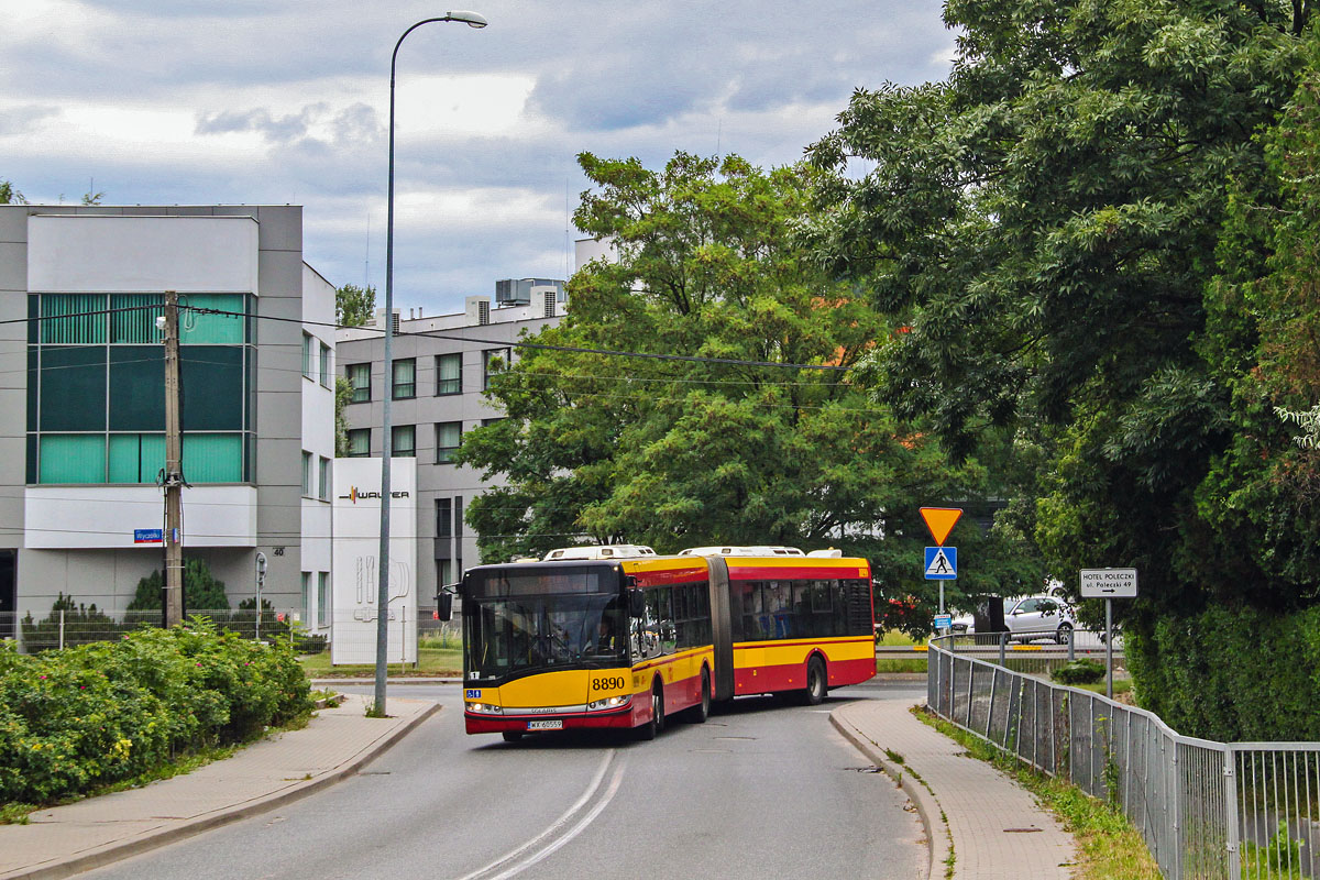 8890
Solaris kręci się po pustej dzielnicy w pochmurne, niedzielne popołudnie. Okoliczne tereny obok ul. Poleczki nabierają z biegiem lat coraz bardziej biurowego charakteru. Pozdrowienia dla przyjaznego kierowcy. 
Słowa kluczowe: SU18 8890 165 Łączyny