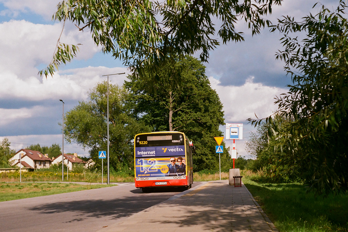 9220
Bardzo spokojne miejsce, gdzie stoi jeszcze niewiele domów - pętla Augustów. Dociera tu od 2019 r. linia 234, która zastąpiła 334. Zdjęcie z filmu analogowego.
Słowa kluczowe: SU8,9LE Alpino Augustów 234 9220