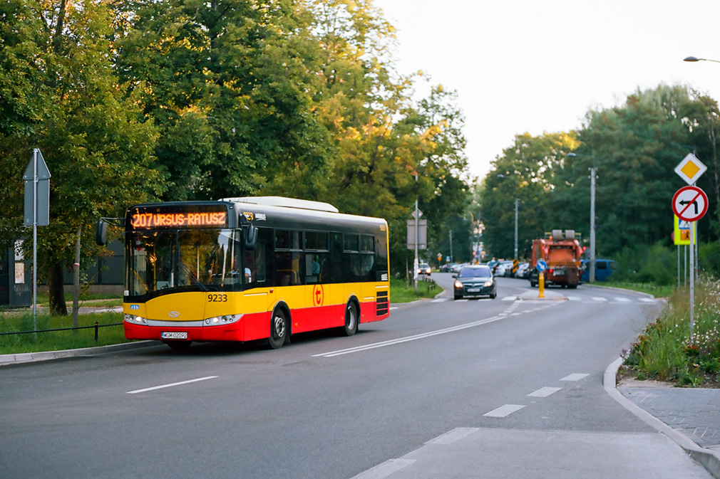 9233
Linia 207 krąży po Ursusie po jednej i drugiej stronie torów, zapewniając m. in. dowóz do szkół i przedszkoli.
Słowa kluczowe: SU8,9LE 9233 Sławka 207