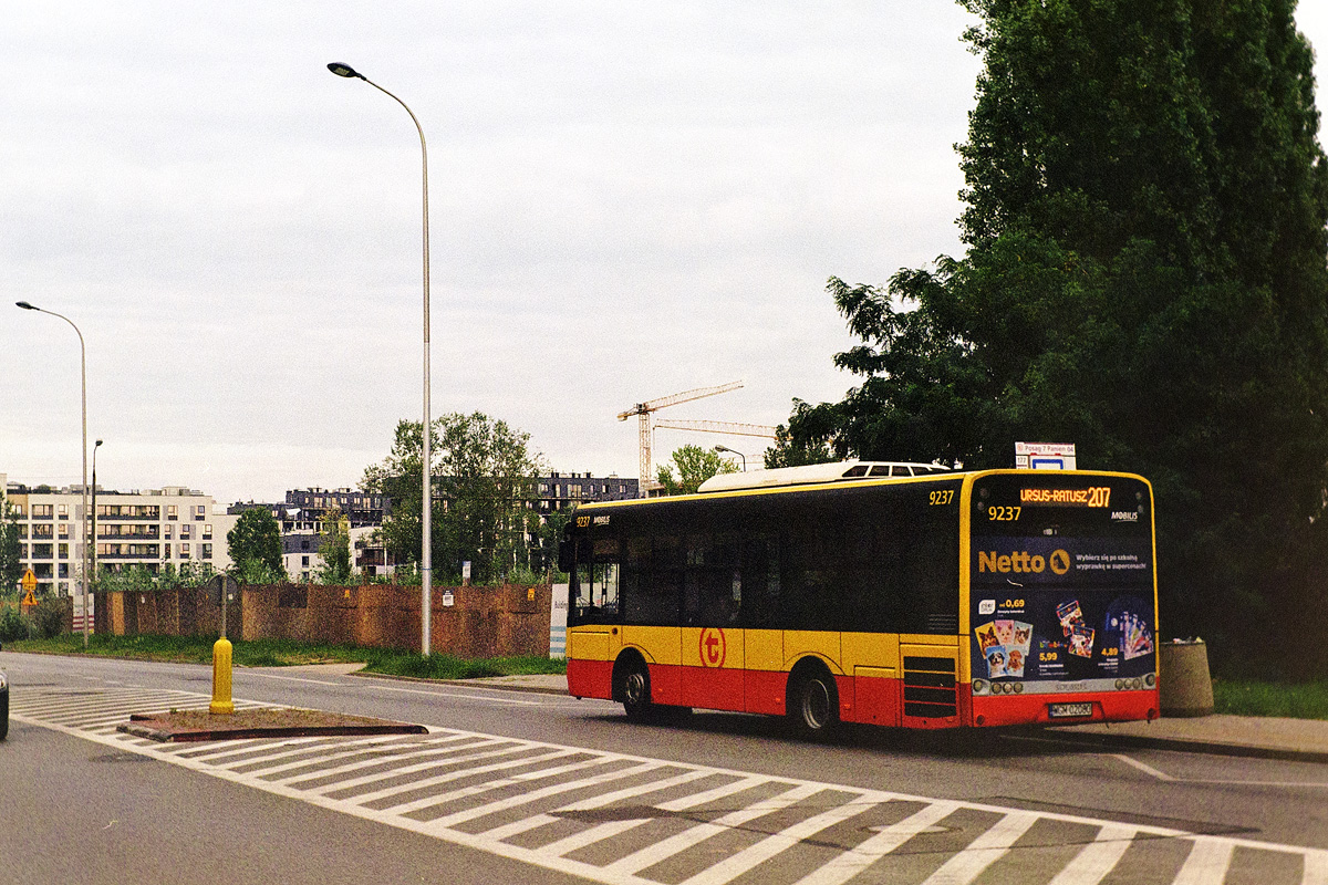 9237
Również za płotem w tle szykuje się budowa bloków, choć deweloper od kilku lat jeszcze nie ruszył z pracami.
Słowa kluczowe: SU8,9LE Alpino Posag7Panien 177 9237