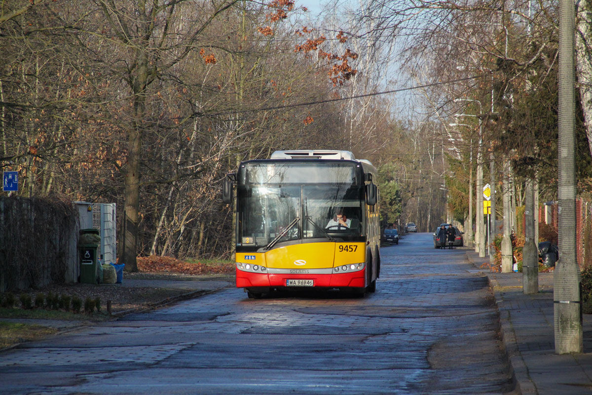 9457
Na rubieżach stolicy. 3-letni wtedy jeszcze Solaris przejeżdża po odcinku specjalnym - trylince. 
Słowa kluczowe: SU12 9457 176 Henrykowska