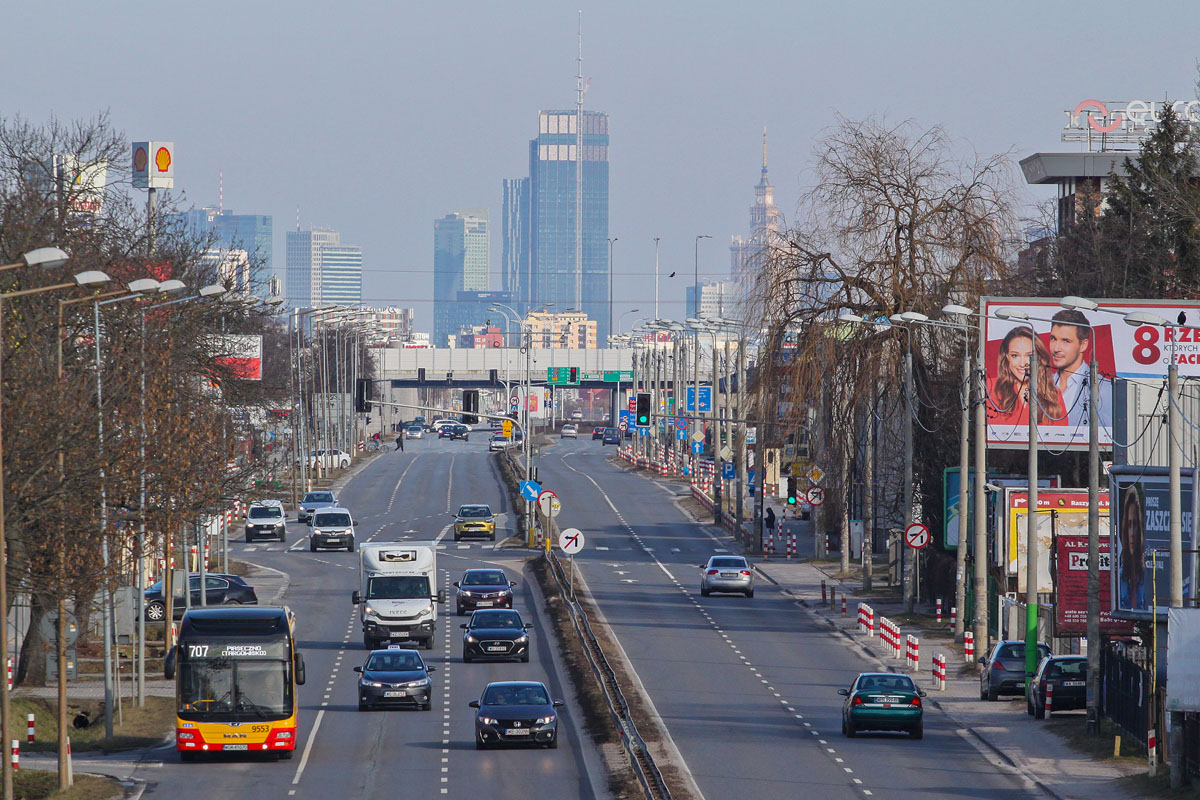 9553
MAN przejeżdża przez 7-tysięczny Raszyn, przecięty dawną drogą krajową nr 7 prowadzącą na Katowice i Kraków. Na horyzoncie budowa 310-metrowego Varso, liczącego do dachu 230 m.
Słowa kluczowe: LionsHybrid 9553 707 Raszyn