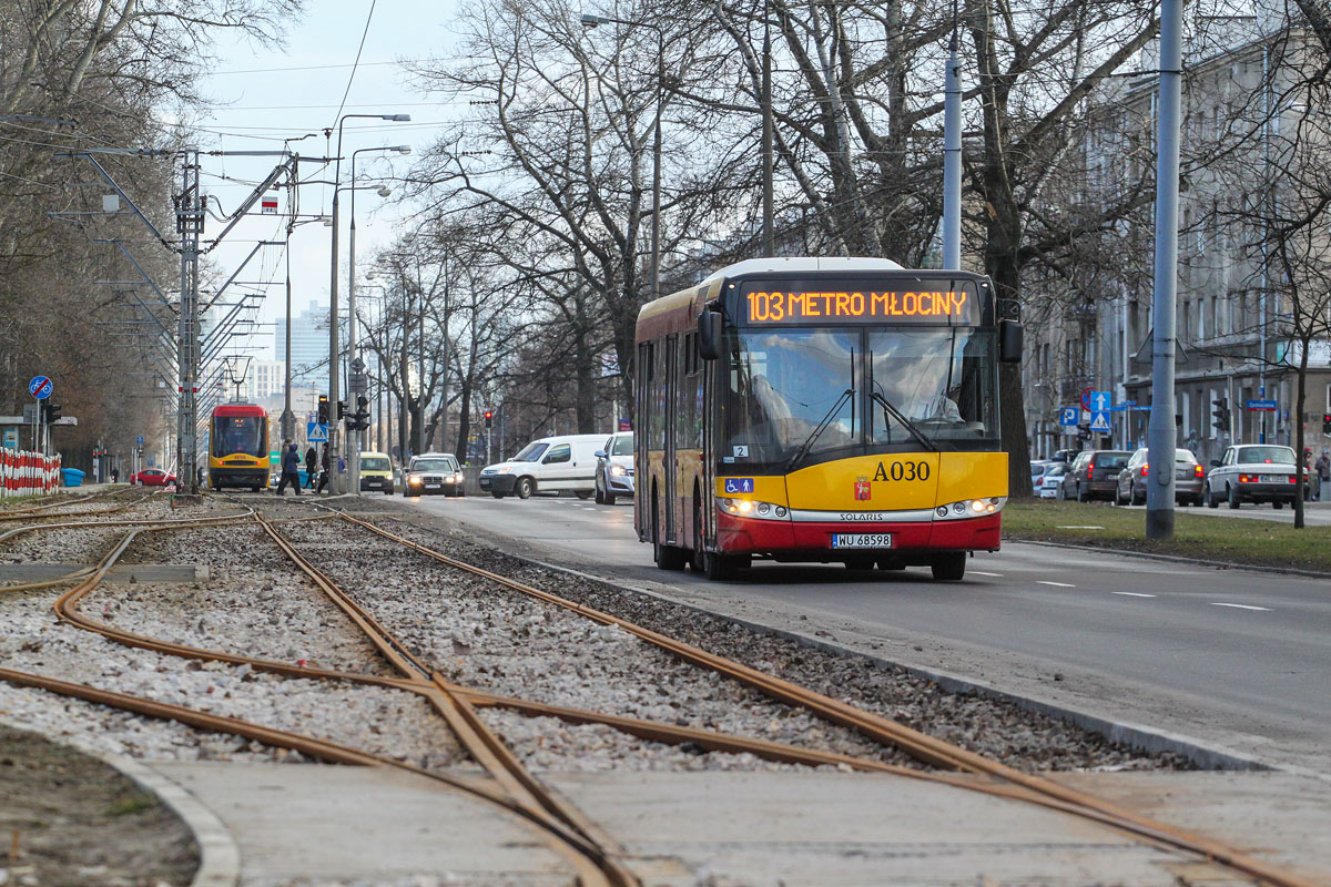 A030
Te wozy były fajne, aż mi ich szkoda, że zniknęły.
Słowa kluczowe: SU12 A030 103 Marymoncka