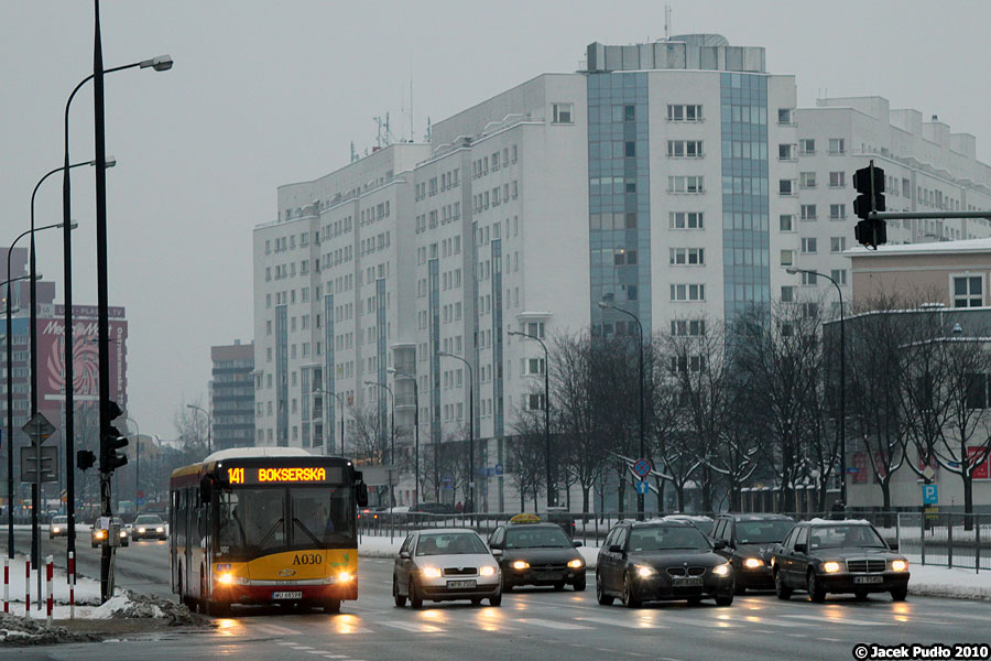 A030
Jeden z wielu ponurych, zimowych dni. W tle nie wybijająca się ponad przeciętną architektura, bloki jak podejrzewam zbudowane po 2002 r. 
Słowa kluczowe: SU12 A030 141 alStanówZjednoczonych