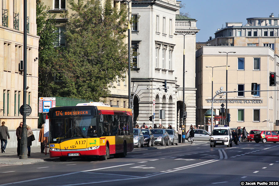 A137
Świętokrzyska w dawnym wydaniu. Chyba z biegiem lat jednak przestawia się myślenie w centrum od strony samochodów osobowych na rzecz transportu publicznego, pieszych i rowerzystów.
Słowa kluczowe: SU12 A137 174 Świętokrzyska 