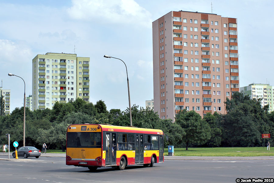 A306
Wycofane już Urbinetto na linii 107. W tle dość popularny w okolicy typ bloku.
Słowa kluczowe: SU10 A306 107 alWilanowska