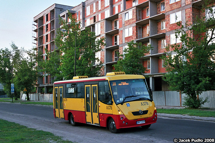 A378
Autosan, a w tle budowa nowych bloków - obecnie już 10 letnich. Ciekawe, ile wtedy kosztował jeden metr, bo obecnie ceny nie należą do zbyt ciekawych...
Słowa kluczowe: Solina A378 311 Podskarbińska