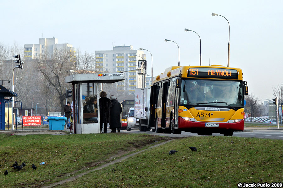 A574
Nowa wtedy Scania obecnie już nie kursuje po liniach innych niż w kierunku Pruszkowa. 
Słowa kluczowe: Omnicity A574 151 Bora-Komorowskiego