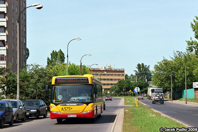 A575
5-cylindrowa Scania pyrka sobie po Grochowie. Fanatykom nie umkną czeskosłowackie lampy sodowe o charakterystycznym, dwubryłowym kształcie. 
Słowa kluczowe: Omnicity A575 166 Lubelska