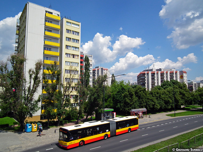 8359
Mając chwilę do "zmarnowania" w okolicy, przydreptałem na kładkę nad ulicą Ostrobramską i taki oto szeroki kąt popełniłem. Autobus pozuje w trakcie postoju na tle typowego krajobrazu tej części Pragi Południe.
Słowa kluczowe: SU18 8359 520 Ostrobramska