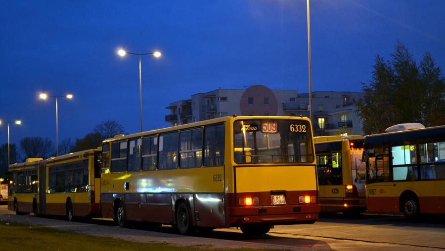 6332
Warszawa, Nowodwory. Rzut oka jeszcze na tył wozu.
Słowa kluczowe: Ik260 6332 509 Nowodwory