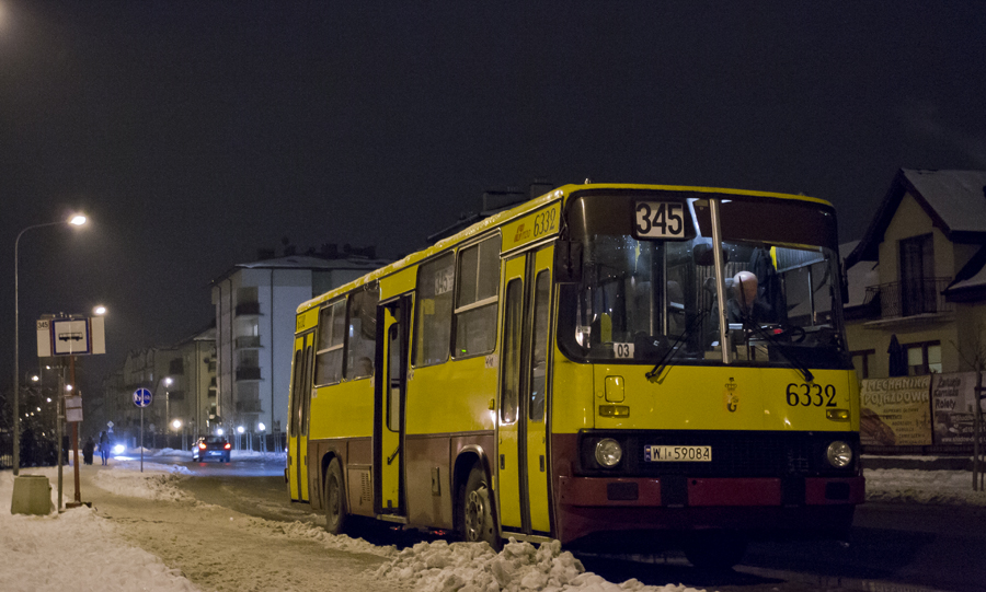 6332
Ząbki, ul. Maczka. Ikarus wieczorową porą w Ząbkach. Przeszedłem się na wieczorny spacerek, do pętli z mojego aktualnego miejsca zamieszkania mam około 3 minuty pieszo, gdy dowiedziałem się że krótkie Ikarusy będą jeździły mi pod nosem, byłem szczęśliwy jak małe dziecko. 
Słowa kluczowe: IK260 6332 345 Ząbki Maczka