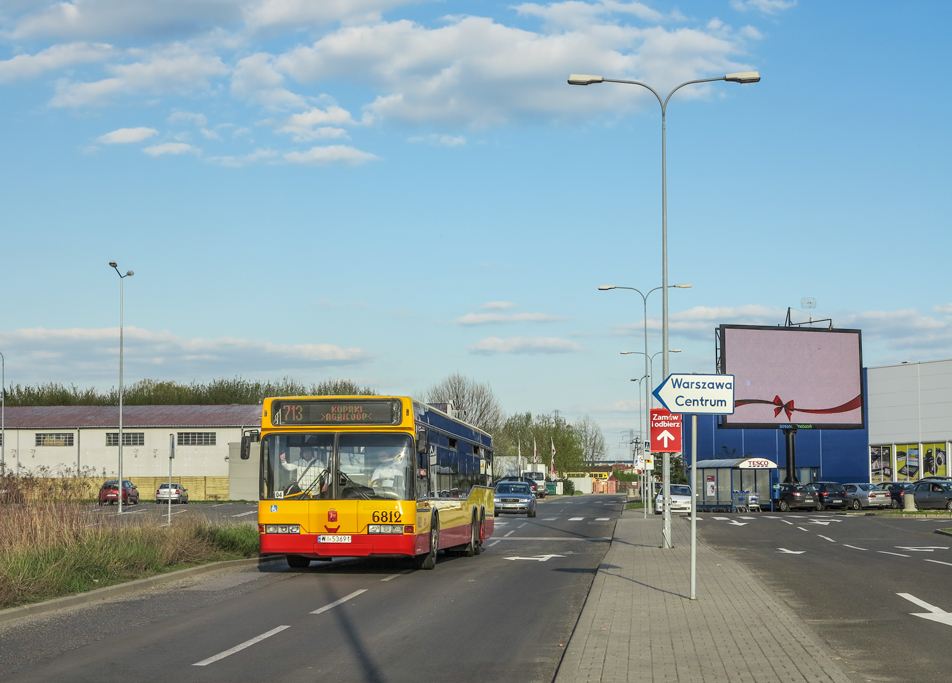 6812
Teren Centrum Handlowego Karolin, który znajduje się w Warszawie odwiedził wczoraj Neoplan z silnikiem leżącym.
Pozdrawiam kierowcę i Minia. :)
Słowa kluczowe: NeoplanN4020 6812 713 Karolin