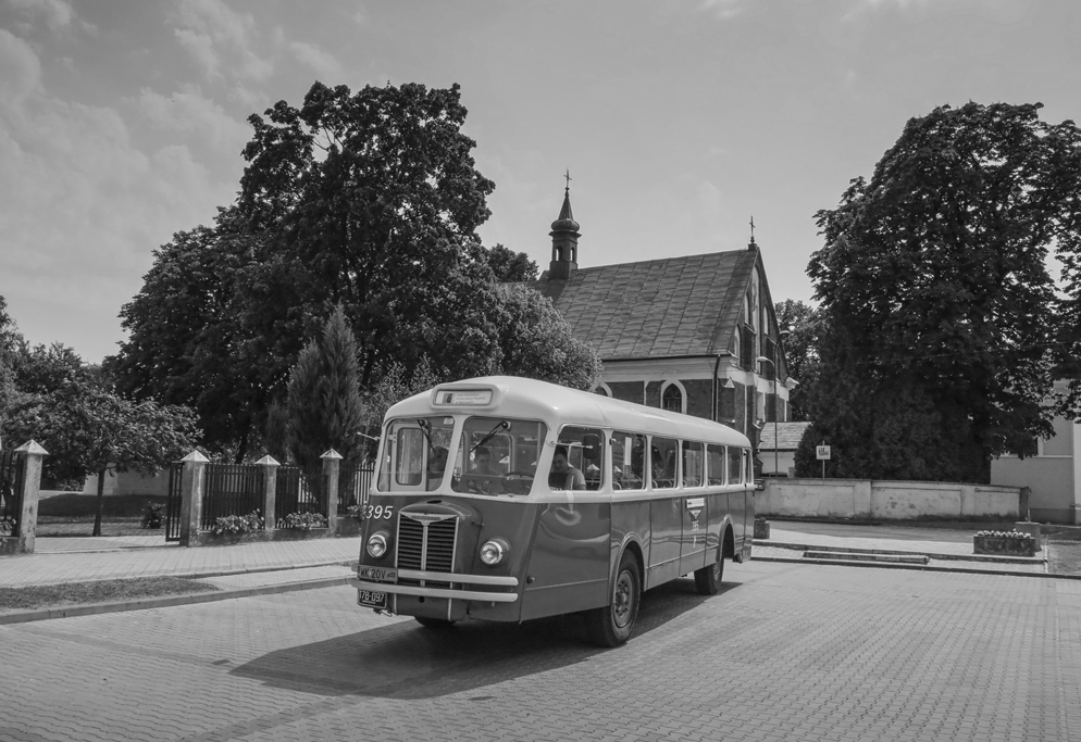 395
Historyczny Chausson na historycznej pętli.
Słowa kluczowe: 395 TarchominWieś Chausson