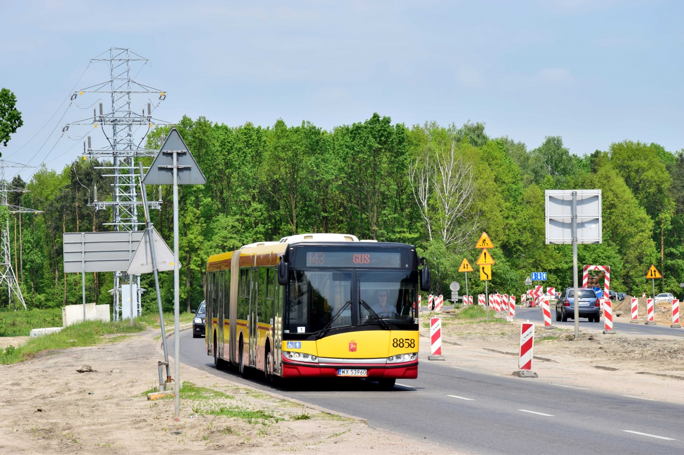 8858
"Lekko" się tu zmieniło przez te 2 lata. Wóz obecnie ze Stalowej, wówczas jeszcze na Ostrobramskiej.
Słowa kluczowe: 8858 SU18 143 Żołnierska