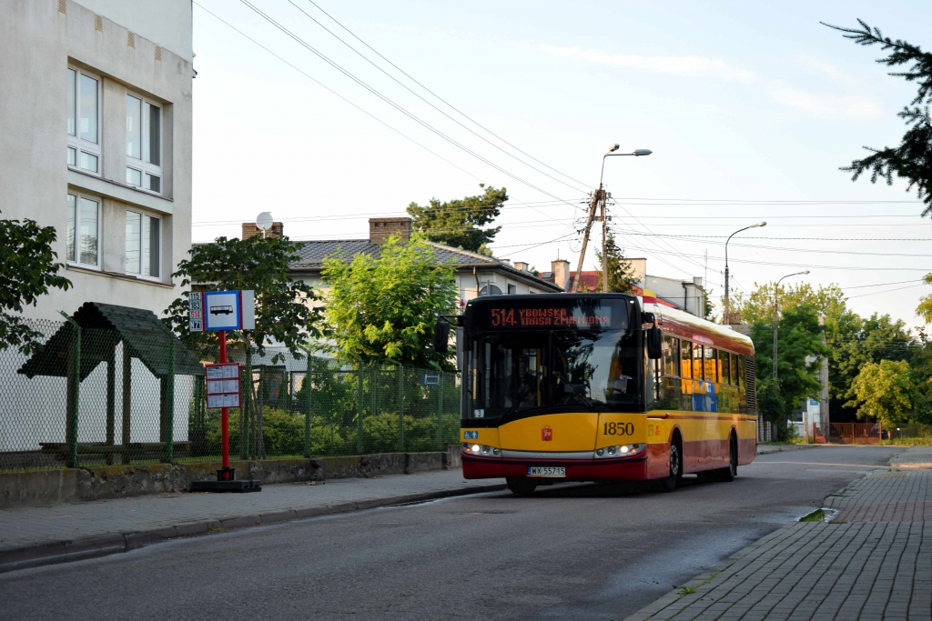 1850
Warszawa, ul. Przedświt. Jedną, z największych atrakcji objazdu jest możliwość sfocenia solówki na 514 :)
Słowa kluczowe: SU12 1850 514 Przedświt