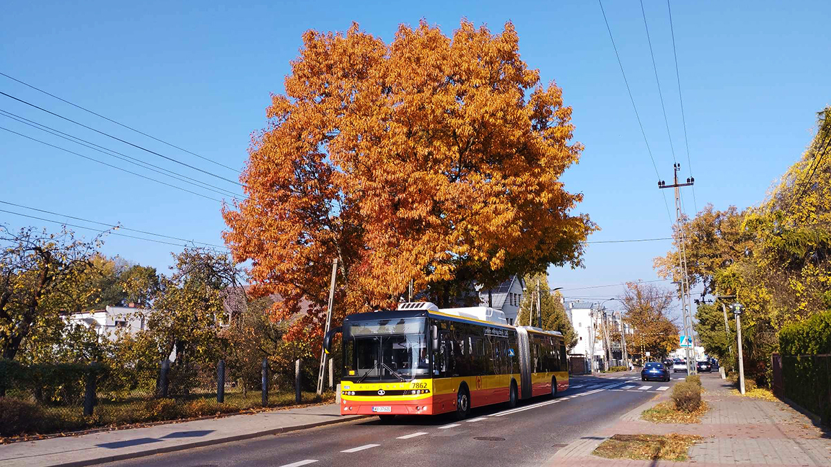 7862
Do 1 listopada pozostało jeszcze kilka dni, ale pierwsze zmiany w funkcjonowaniu komunikacji już obowiązują. Na zdjęciu Autosan, który obsłużył skrócony kurs linii 173 do przystanku Brata Alberta 03, zmierza jako PT na postój na przystanku Zielona.
Słowa kluczowe: M18LFLNG 7862 PT BrataAlberta