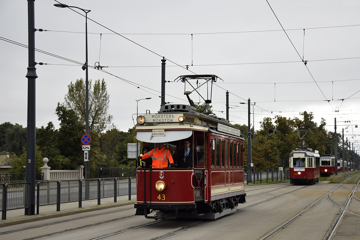 43
115-letni Falkenried A na czele parady tramwajów.
Słowa kluczowe: A 43 AlejaZieleniecka