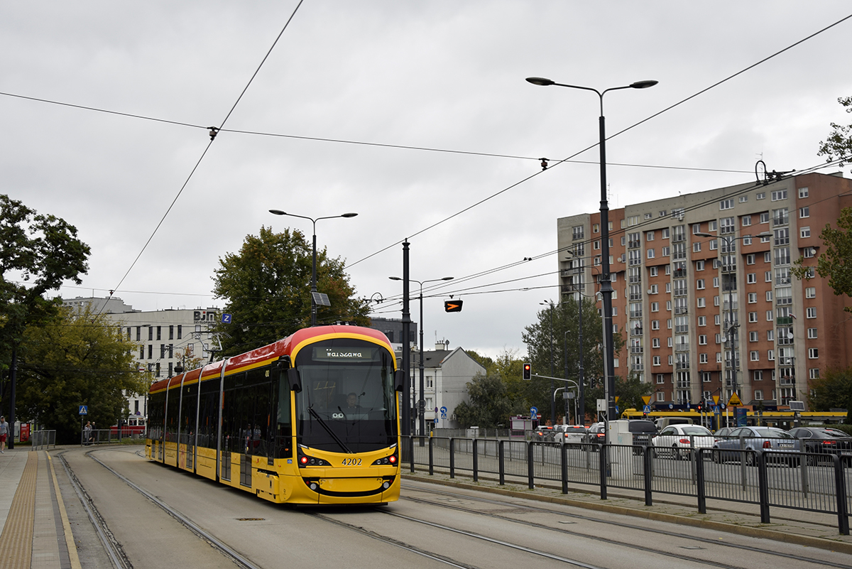 4202
Pasażerowie mieli dziś okazję, aby pierwszy raz przejechać się nowym tramwajem Hyundai Rotem.
Słowa kluczowe: 140N 4202 AlejaZieleniecka