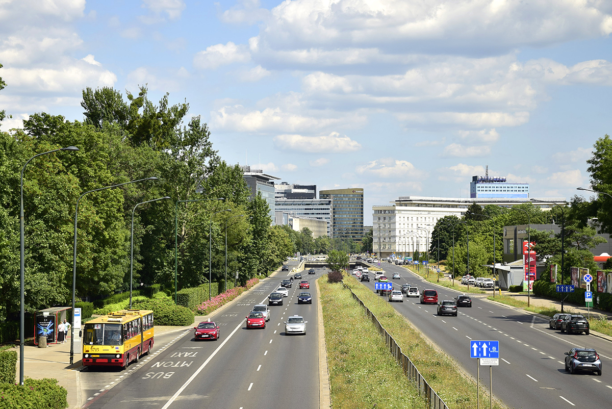 5715
3. brygada linii Ł, uruchomionej z okazji 50. rocznicy otwarcia Trasy Łazienkowskiej na ostatnim przystanku przed pętlą.
Słowa kluczowe: IK280 5715 Ł Wawelska