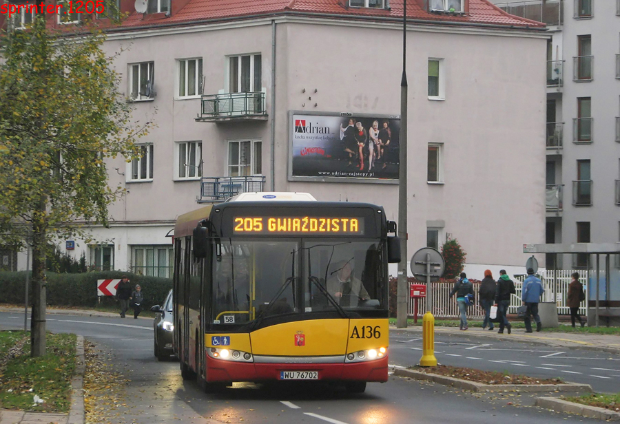 A136
Od niedawna w porannym szczycie pojawił się nowy kurs linii 205, zaczynający o 7:38 na przystanku Metro Marymont. Wykonuje on ćwierćkurs do pętli na Gwiaździstej. Do niedawna brygada 58/132+157 pokonywała ten odcinek na pusto. Czy ten kurs jest faktycznie potrzebny? Moim zdaniem nie. Na ww. odcinku nie jeździ wiele osób, szczególnie o tej godzinie...
Słowa kluczowe: SU12 A136 205 Rudzka