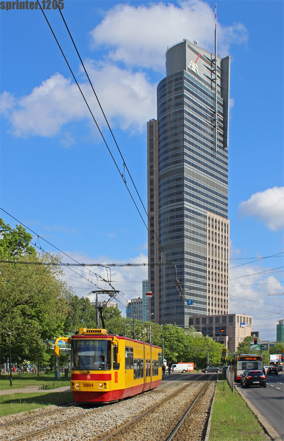 3004
Jeden z pierwszych niskopodłogowych tramwajów w Warszawie pozuje przy Warsaw Trade Tower, jednym z najwyższych drapaczy chmur w stolicy.
Słowa kluczowe: 116N 3004 74 Okopowa