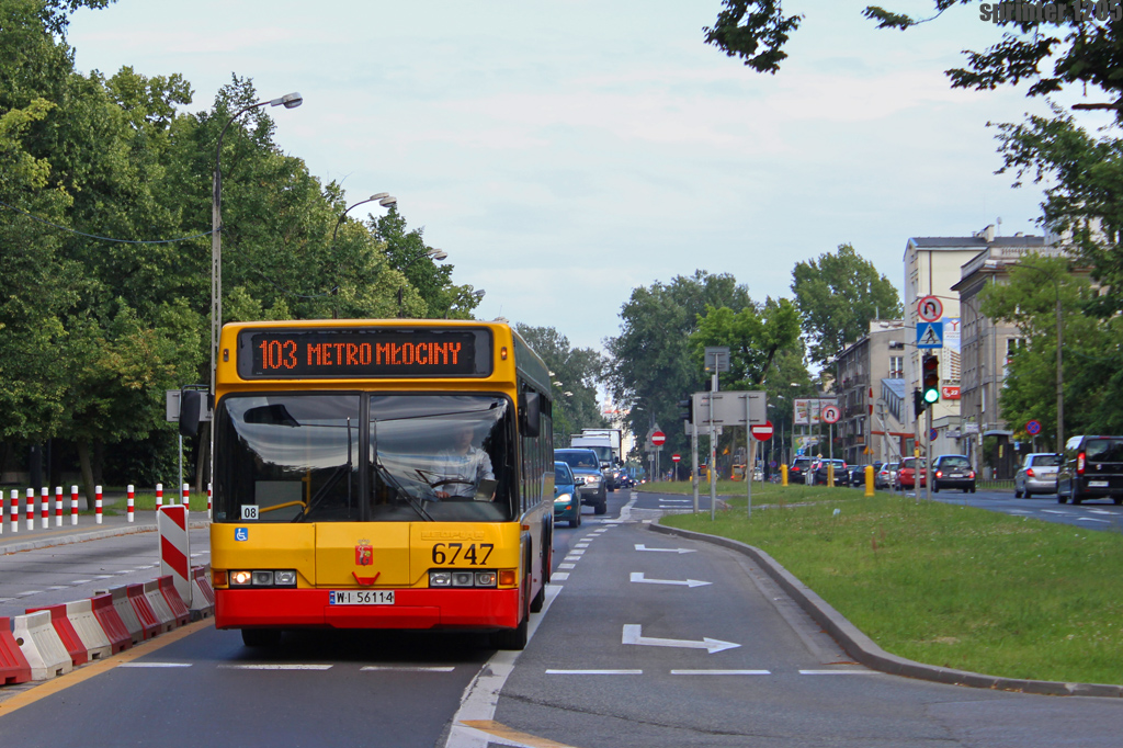 6747
Najstarszy Neoplan we flocie MZA pojawił się dzisiaj na linii 103. 

Pozdrowienia dla kierowcy. ;)
Słowa kluczowe: N4020 6747 103 Marymoncka