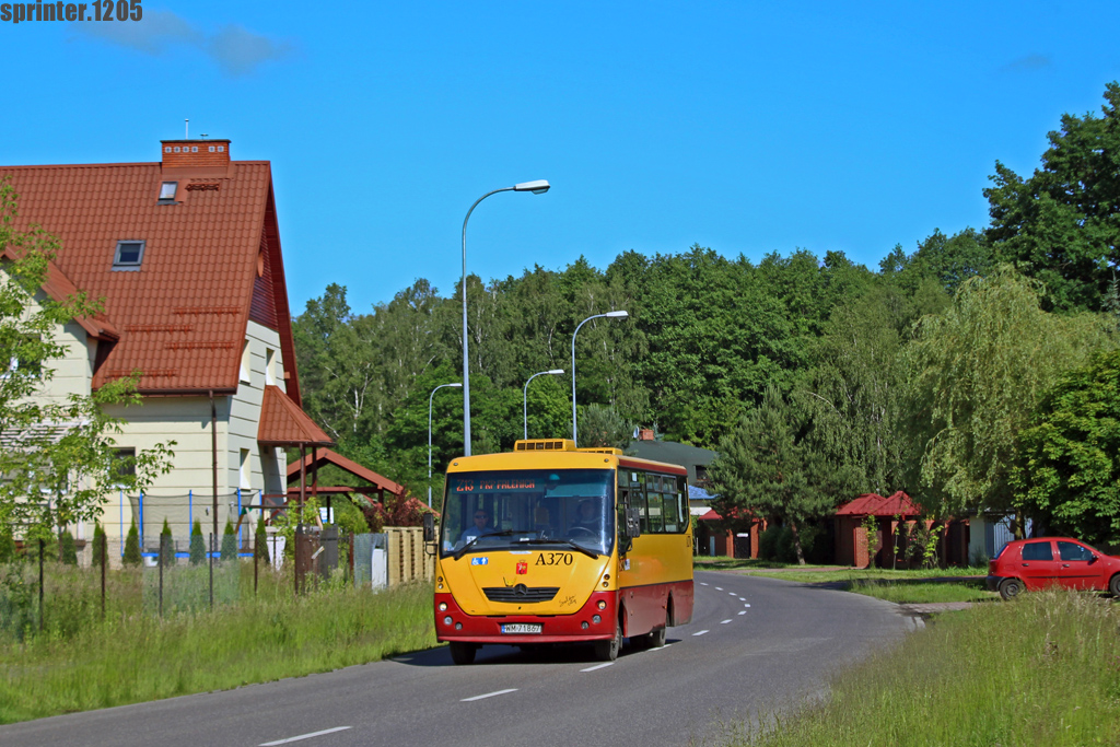 A370
Słoneczny, sobotni poranek na peryferiach Warszawy. Linia Z13 ma za zadanie zastąpić autobusy linii 213 na odcinku Izbicka-Cmentarz - PKP Falenica w związku z wymianą nawierzchni w ul. Izbickiej.
Słowa kluczowe: H7-20 Solina A370 Z13 Izbicka